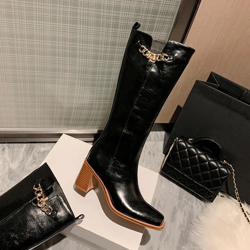 

Пикантные элегантные ботинки, зима 2022, женские стильные высокие ботинки на высоком каблуке с металлической цепочкой, ботинки с квадратным н...