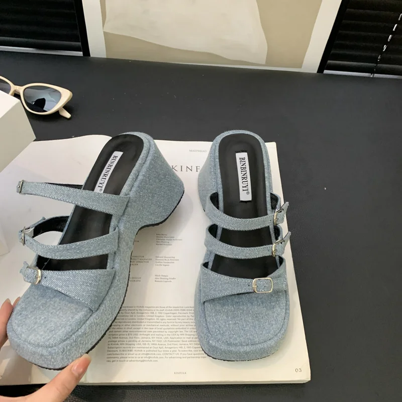 Женские шлепанцы на блочном каблуке синие джинсовые сандалии платформе летние