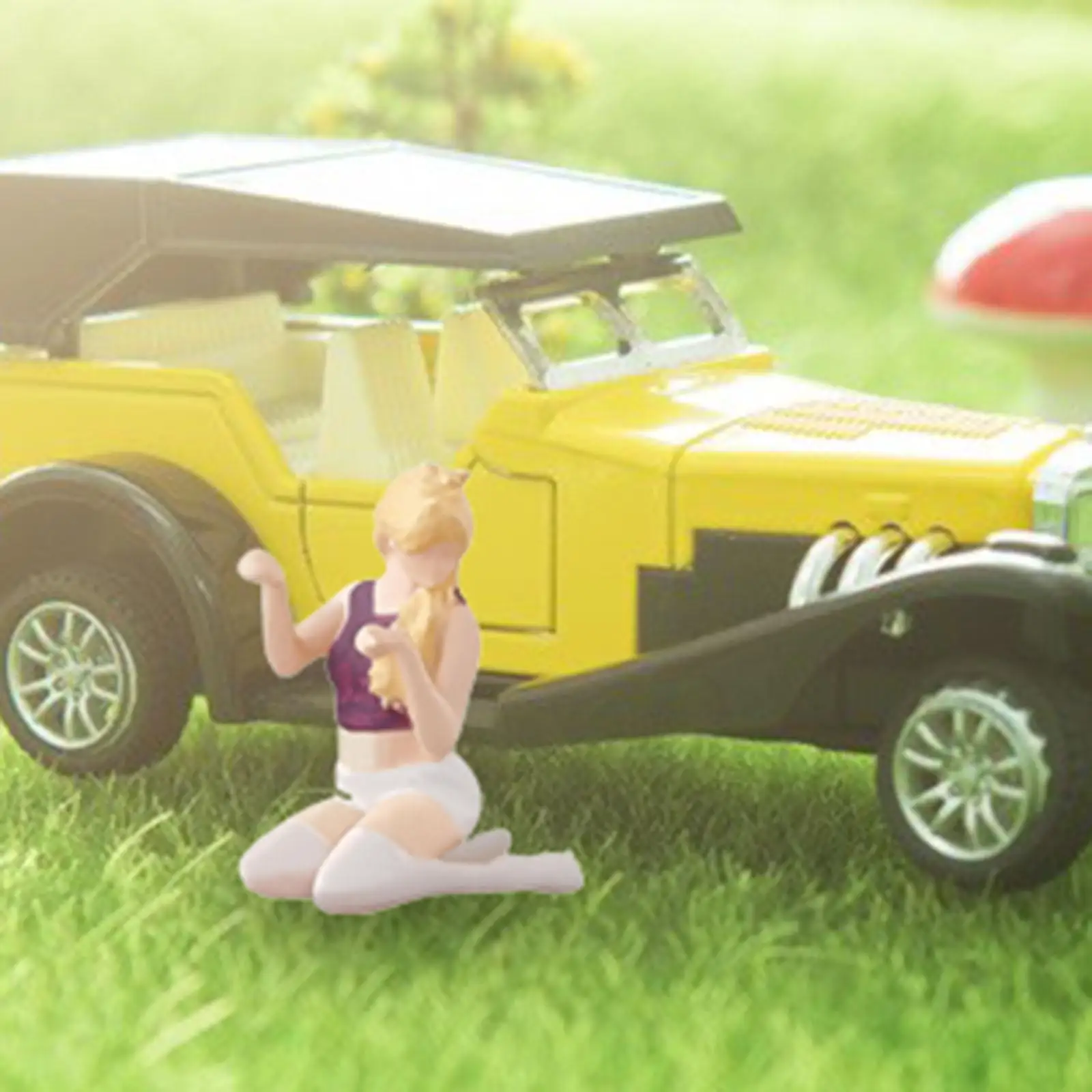 

1:64 Scale Servant Girl Figure Housemaid Character for Desktop Ornament