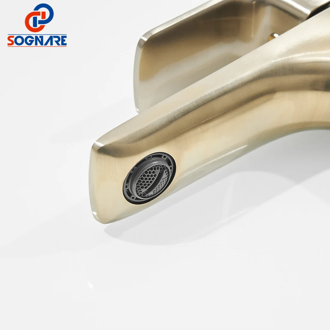 Смеситель для ванны SOGNARE Washbasin Square Faucet Bathroom Mixers Luxury Waterfall Tall Basin в отделке из матового золота.