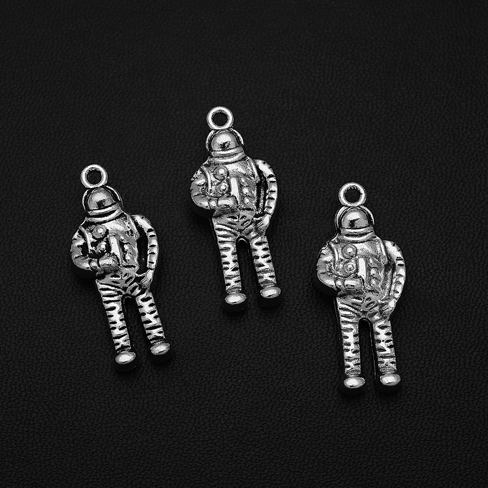 

2pcs/Lots 13x31mm Antique Silver Plated Astronaut Outer Space Cosmonaut Universe Pendants For Diy Jewelery Accessories Crafts