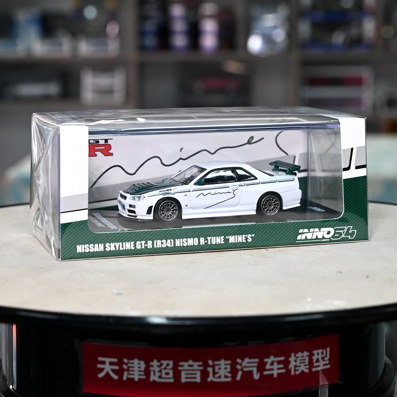Модель автомобиля INNO 1:64 Nissan SKYLINE GTR R34