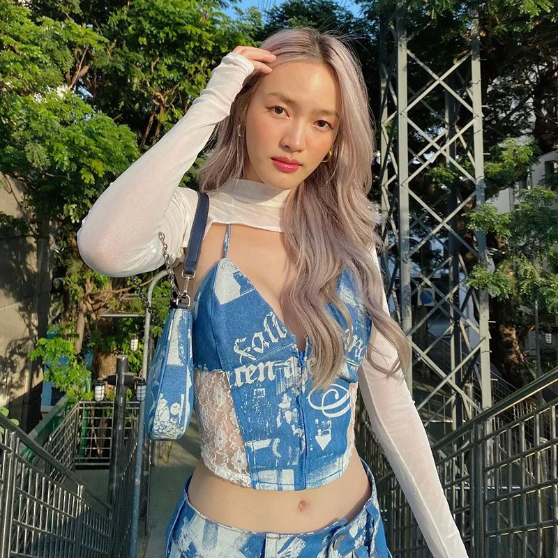 

Женский летний укороченный жилет с V-образным вырезом и принтом