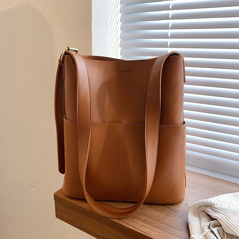 

New fashion trend, versatile, high-grade texture, large capacity design, Single Shoulder Messenger Bucket Bag