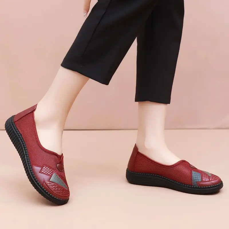 Flat Shoes Ladies 2023 New Mesh Breathable Sneakers Light Women Summer Loafers Soft Sole Comfortable Mom Flats Shoes Moccasins
