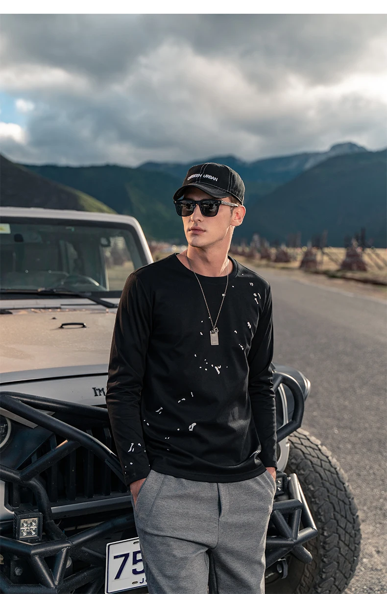 

Мужская футболка с длинным рукавом, круглым вырезом и шелковой текстурой