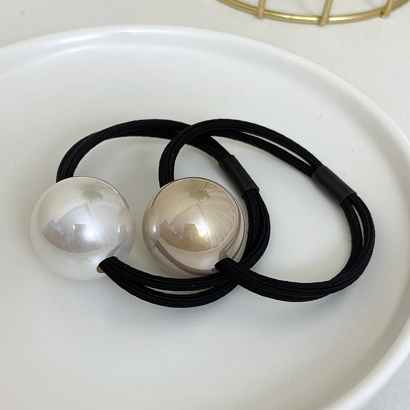 Женская эластичная резинка для волос с жемчужинами в минималистическом стиле