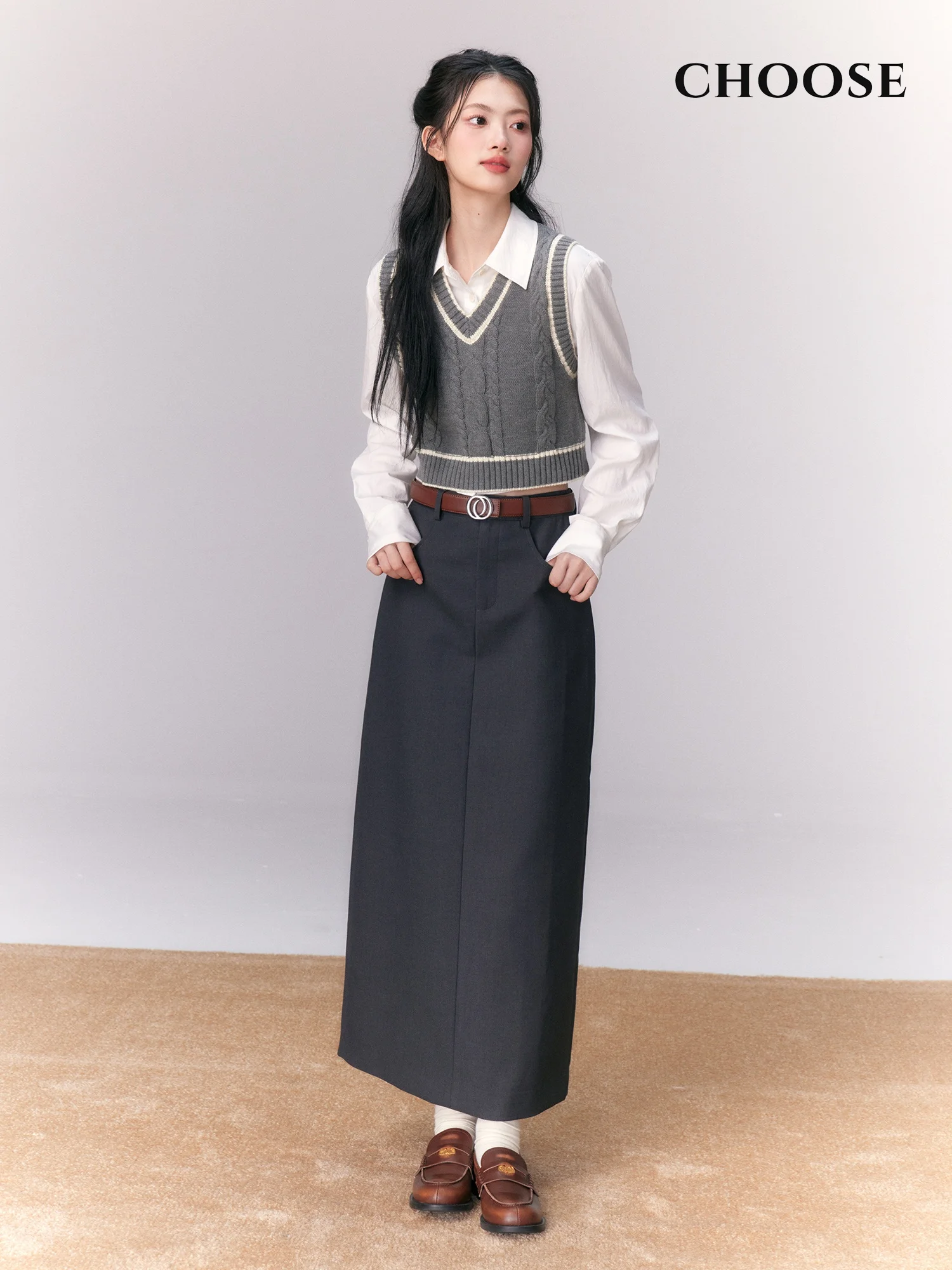 Женский жилет контрастных цветов оригинальный дизайнерский вязаный в стиле