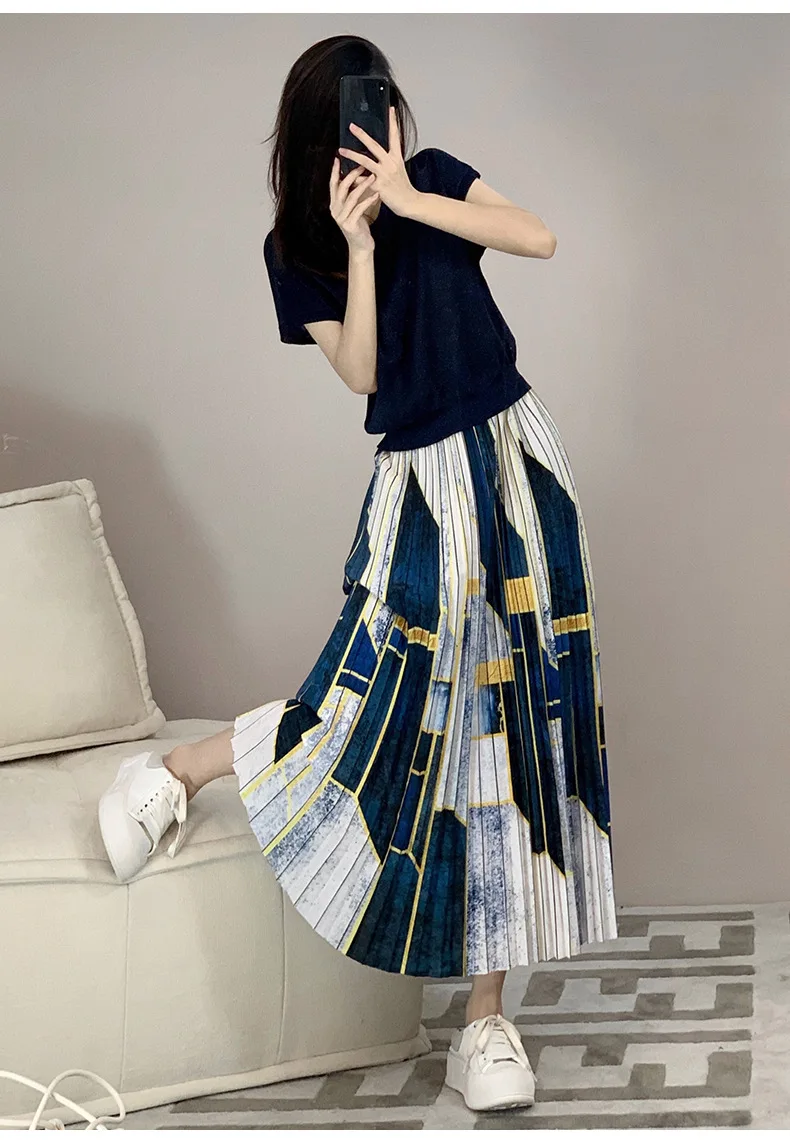 

Guesod Women Skirt Set Female Top Quality Cool Material T-Shirt Skirt Suit 2022 Summer Pleated Skirt New