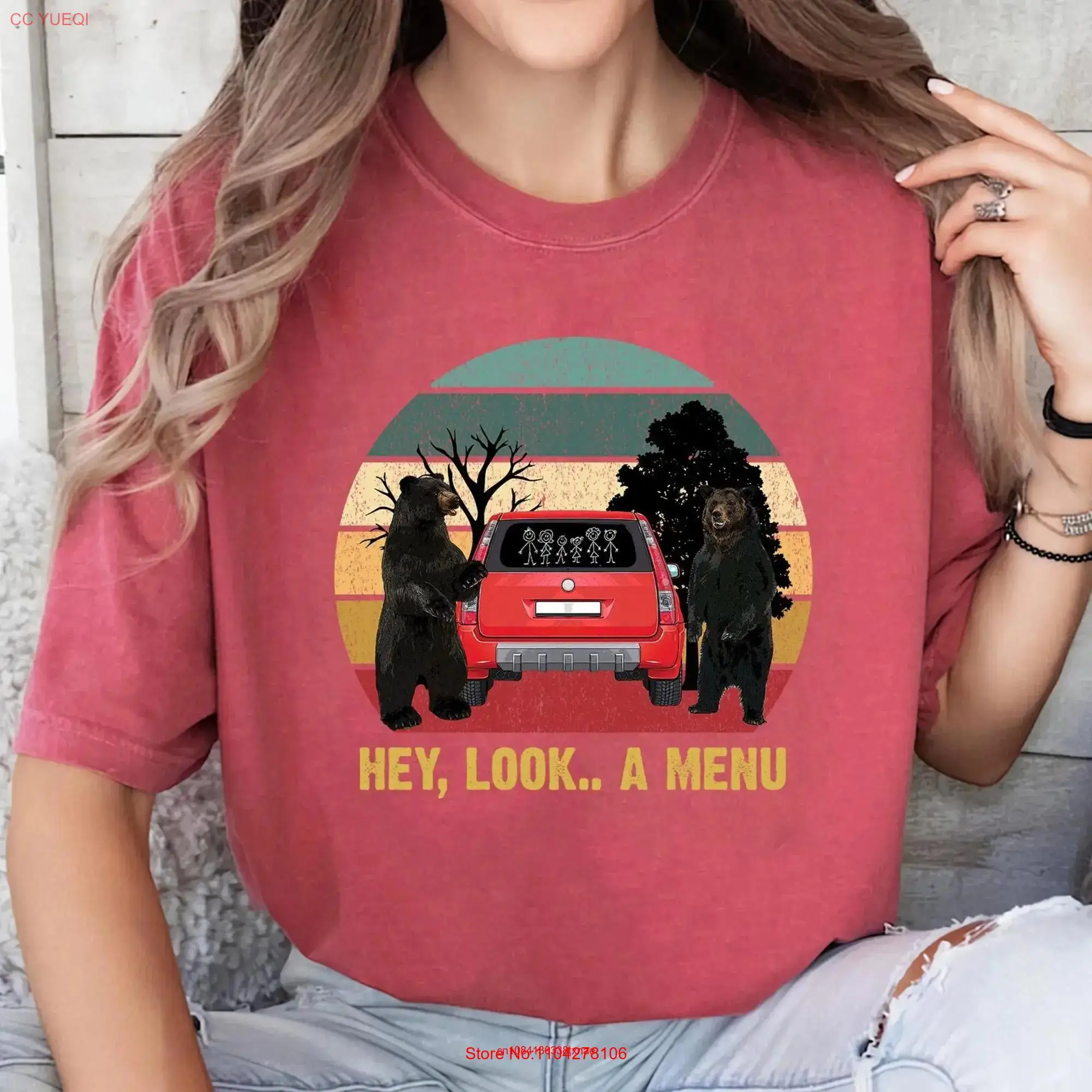 Hey Look A Menu Забавный кемпинговый медведь Комфортные цвета Футболка Медведи