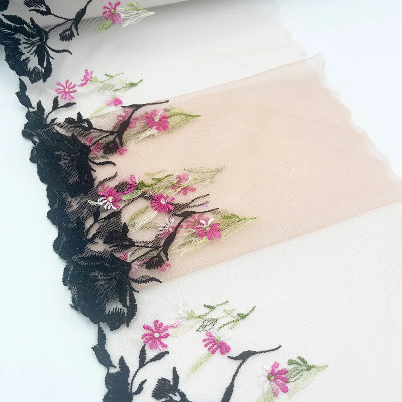 Кружевная отделка для платья с вышивкой