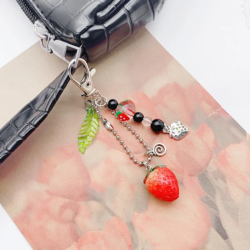 Подвеска в деревенском стиле Mori Sweet Spring с клубникой и бисером сумка