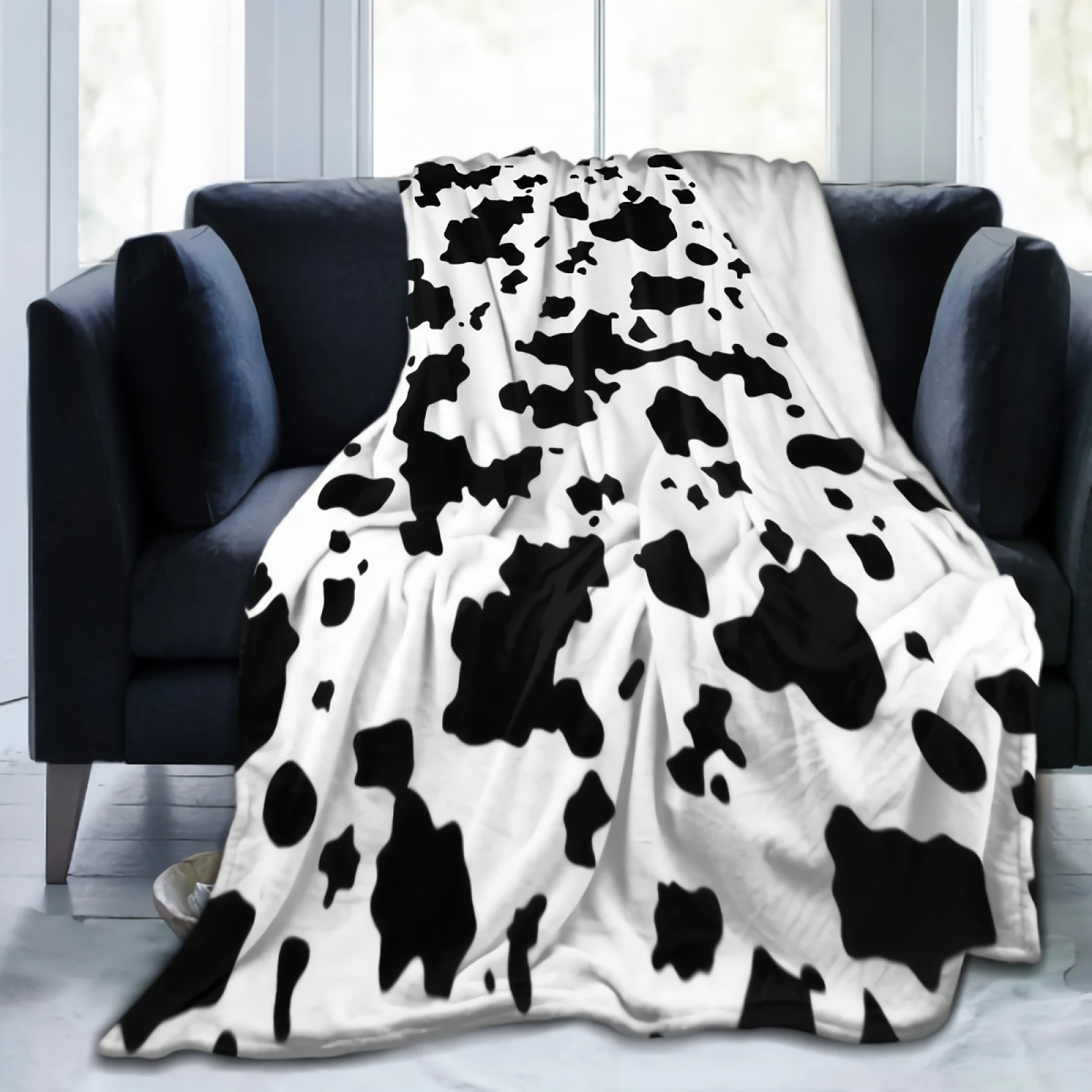 

Black And White Spots Cow Print Fleece Blanket Super Soft Plush Luxury Flannel Throw Lightweight Microfiber Blanket for Sofa Bed