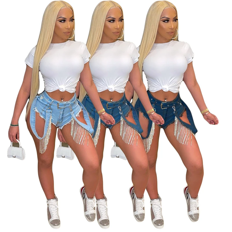 

Джинсовые шорты с бахромой и бриллиантами, с поясом