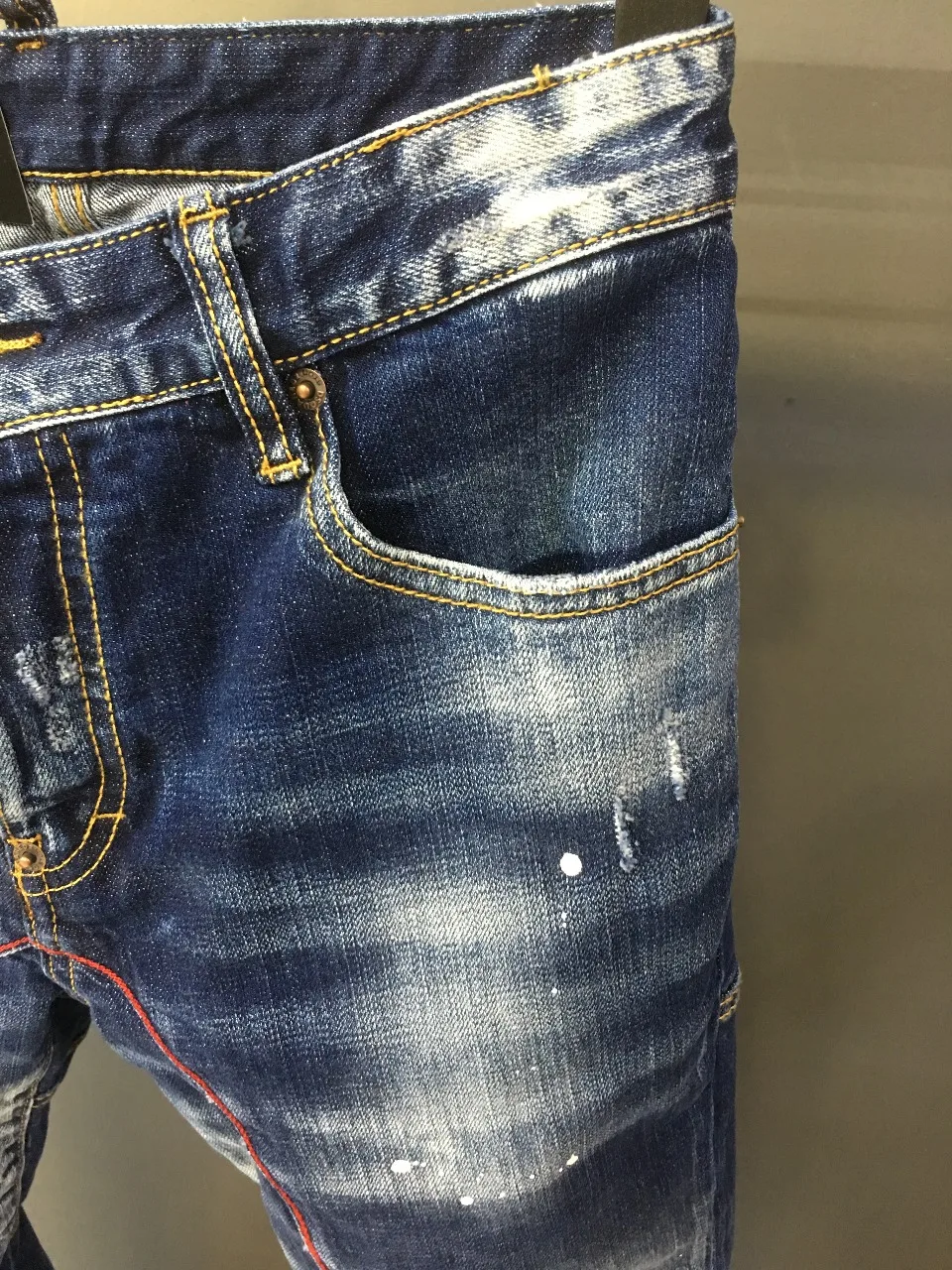 2023 Spring New D2 Jeans Men's Light Blue Jeans Fashion Patch Hole Paint Feet