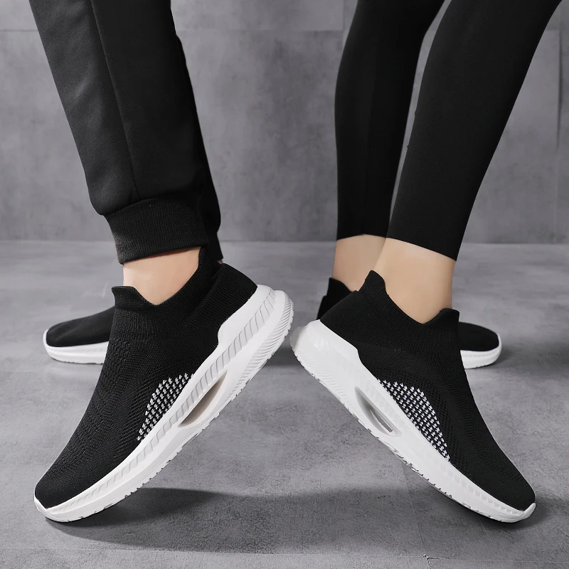2022 Men Running Sneakers Lightweight Casual Sport Shoes Couple Comfortable Breathable Knit Socks Unisex Outdoor Sneakers 35-45