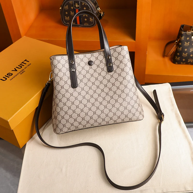 

Luxury Brand Genuine Leather High Capacity Tote Bag 2023 New Fashion High Quality Handheld Crossbody Bag Animation Derivatives