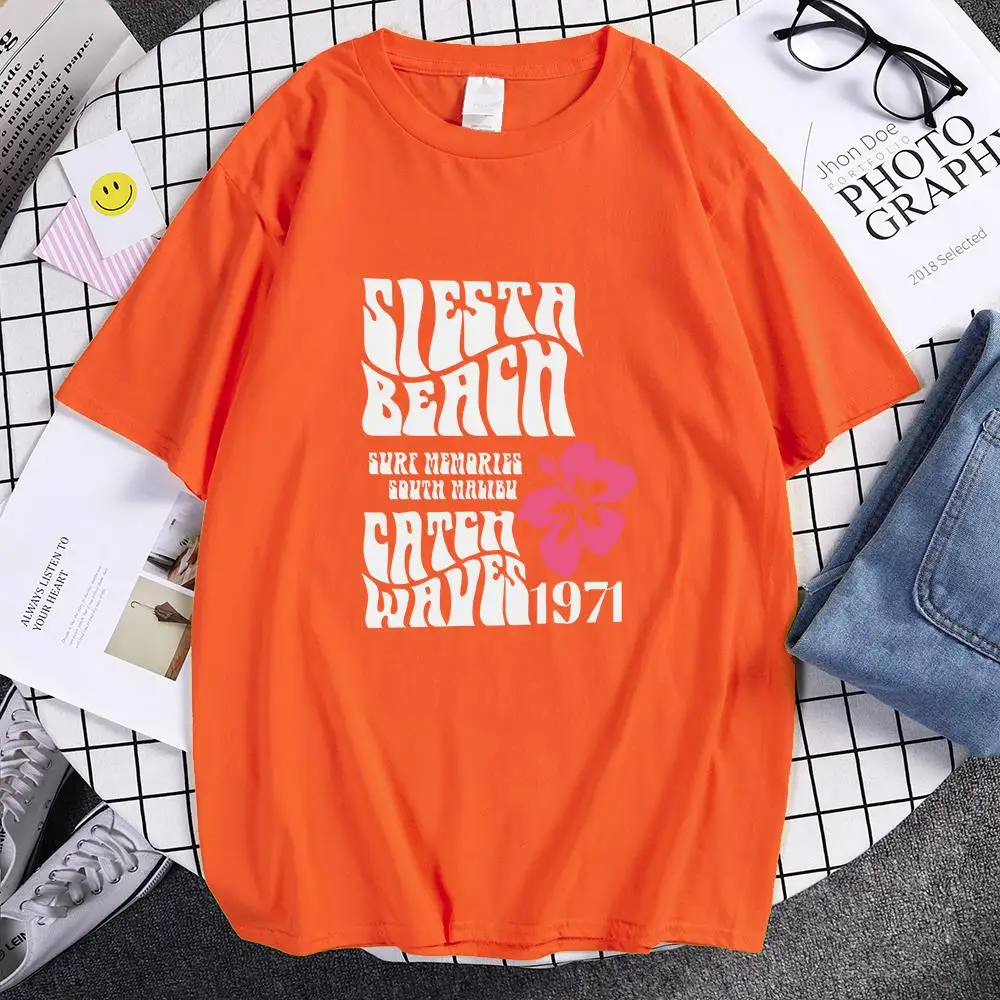 

Siesta Beach Catch Waves 1971 Print T-Shirt Men Personality Graphic Tshirt Brand Cotton Tops Versatile Summer Tee Shirts Men