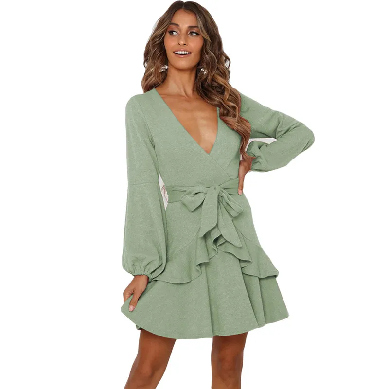 

Мини-платье женское вечернее с оборками и длинным рукавом