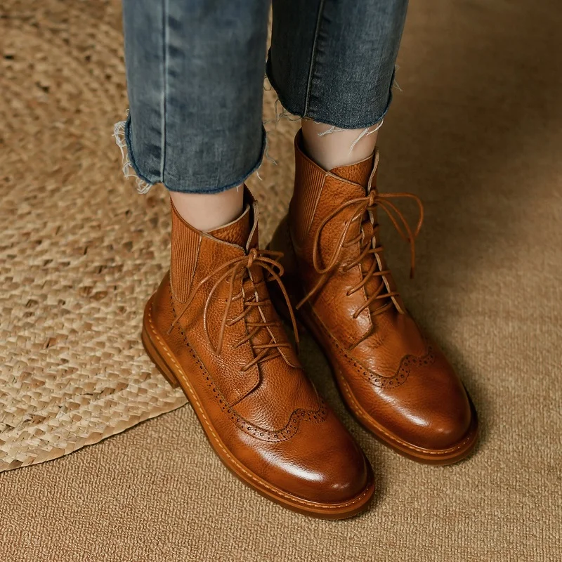 Купи Lace-Up Boots for Women Cowhide Quality Ankle Boots Botas Round Toe Women Boots Brogue Booties Retro Style Ladies Leather Shoes за 3,998 рублей в магазине AliExpress