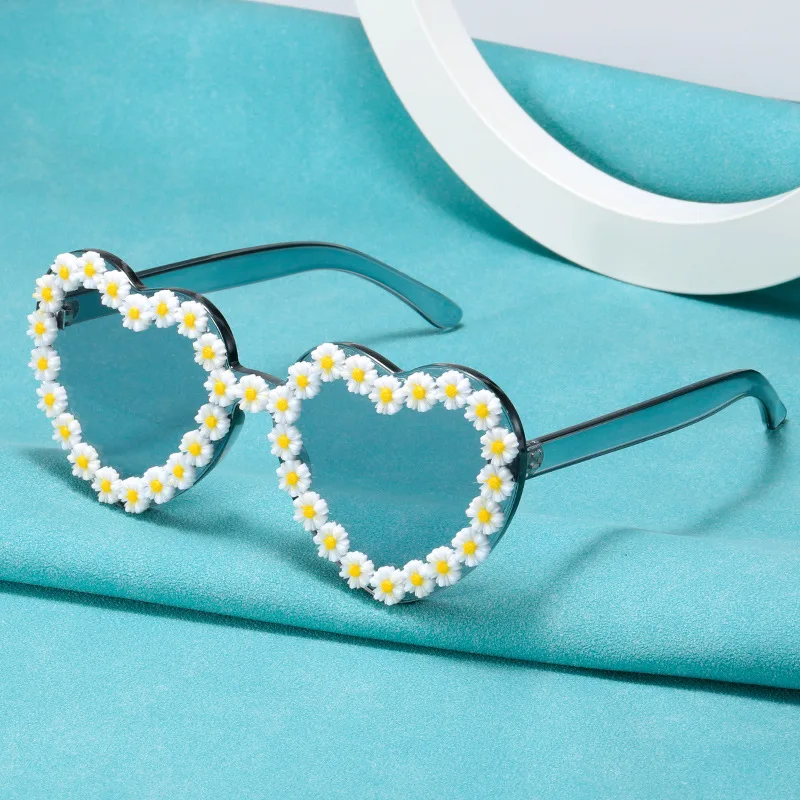 

1 Pair Trendy Rimless Purple Heart Shaped Sunglasses Flowers Decorate Clear Frameless Designs Creative Colorful Eyeglasses UV400