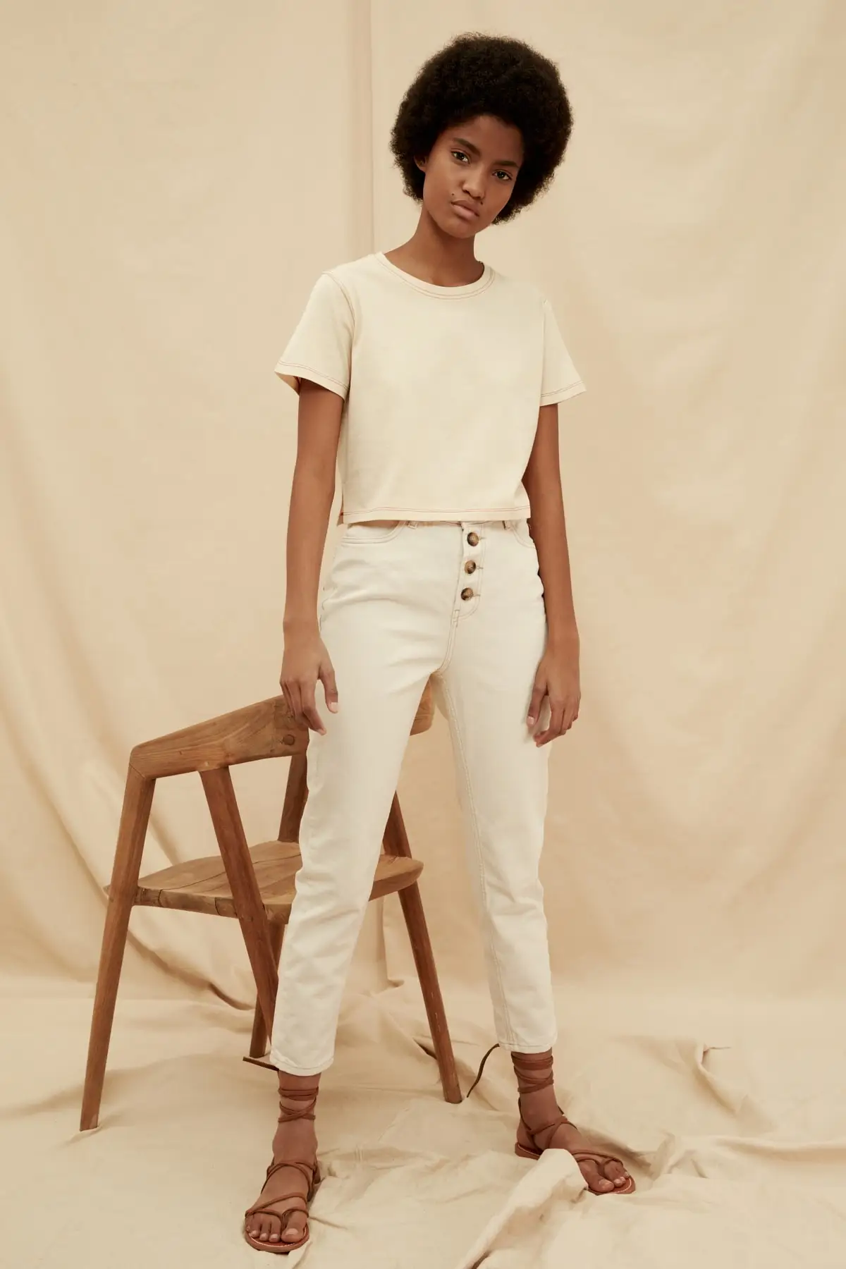 

Trendyol Front Button High Waist Mom Jeans TWOSS20JE0384