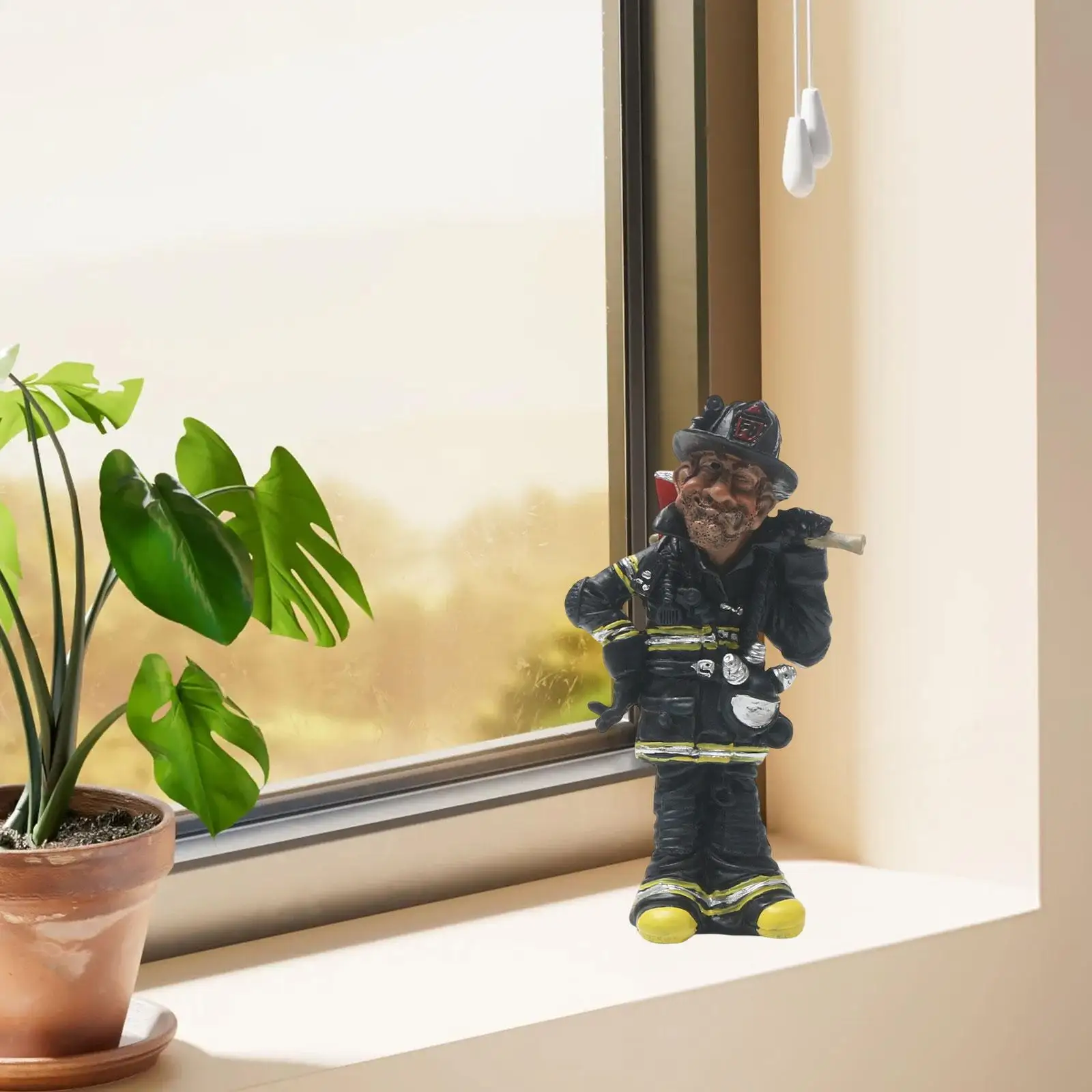 

Фигурка пожарного Kesoto