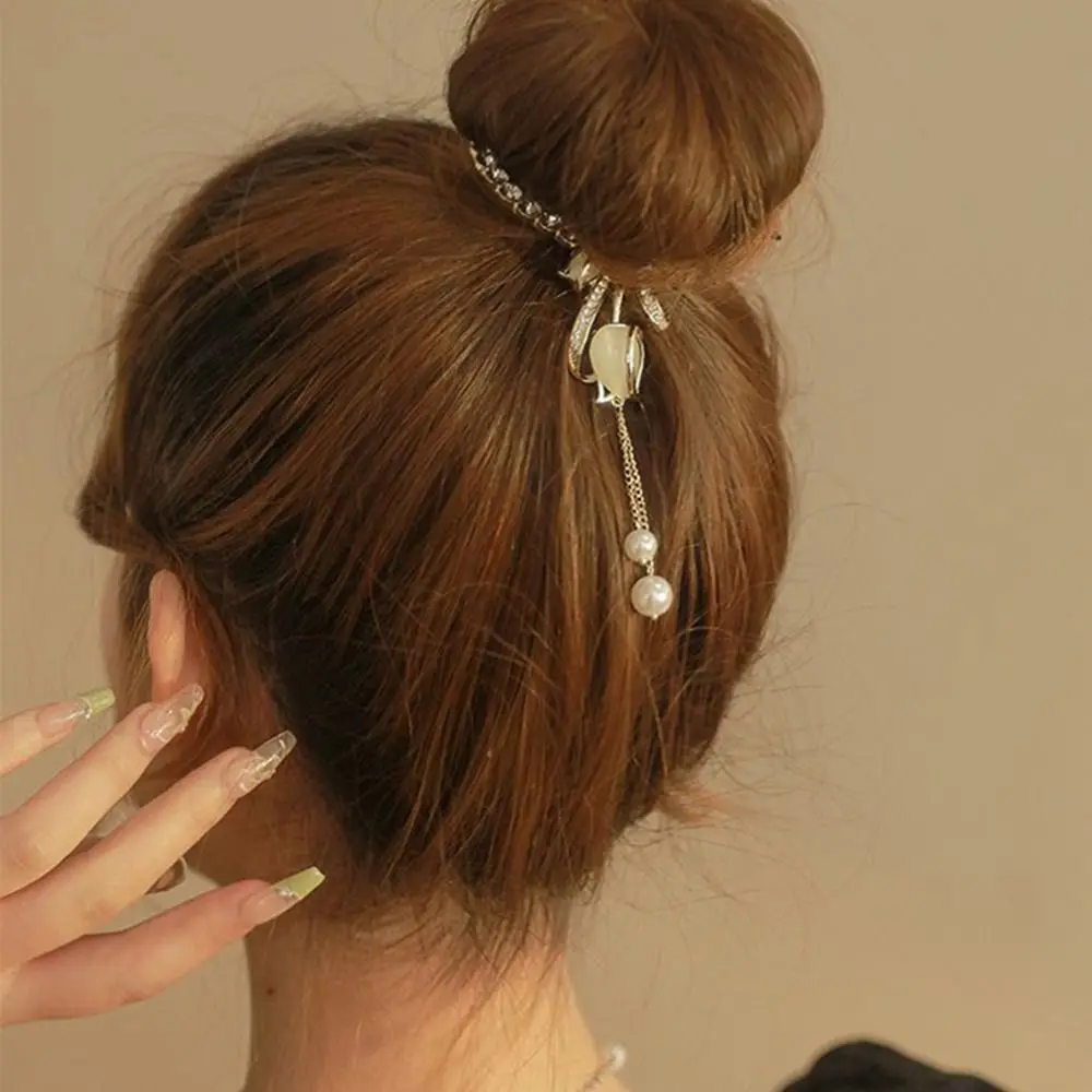 

Korean Style Rhinestone Tulip Hair Claw Retro Tassel Imitation Pearl Hair Crab Clip Women Ponytail Buckle Hair Accessories