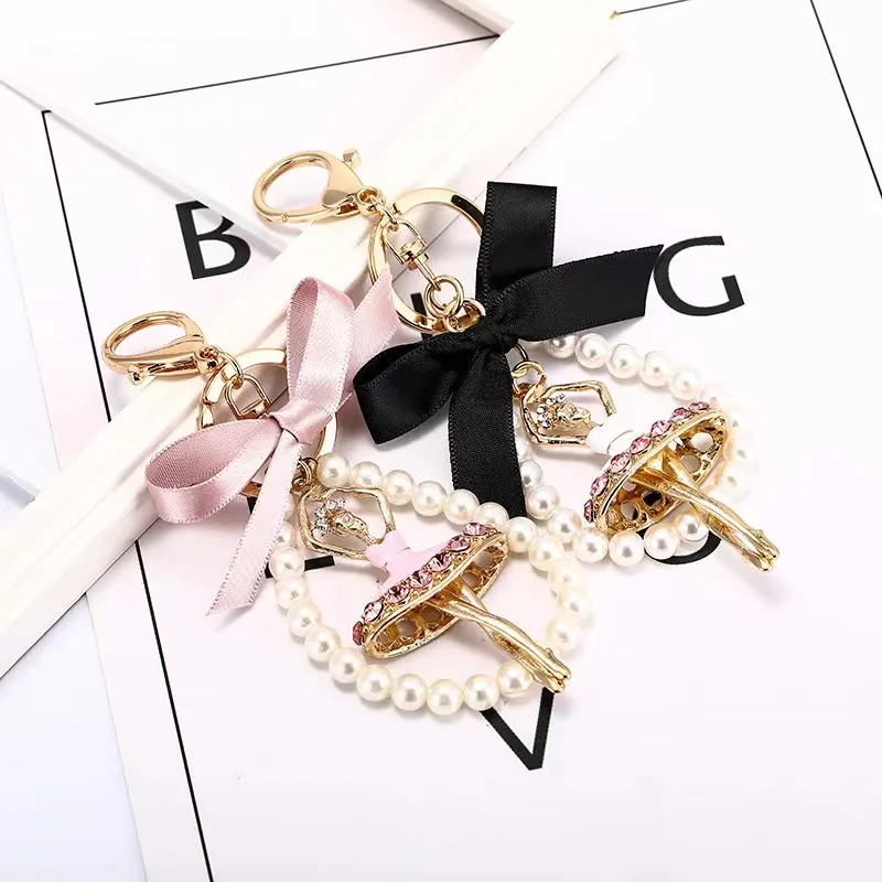 

New Creative Camellia Flower Car Key Chain For Girl Exquisite Bow Pearl Keychains Women Bag Pendant KeyRing Car Accessories Gift