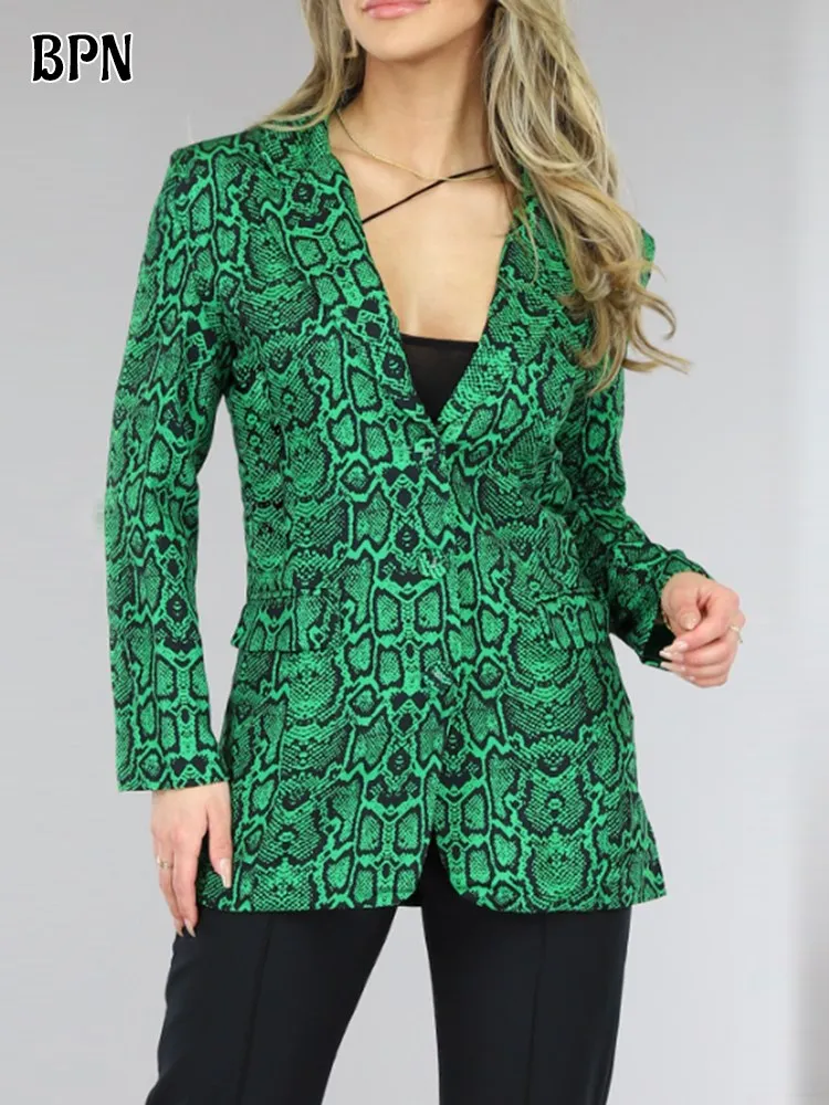 Женский блейзер с принтом змеиной кожи