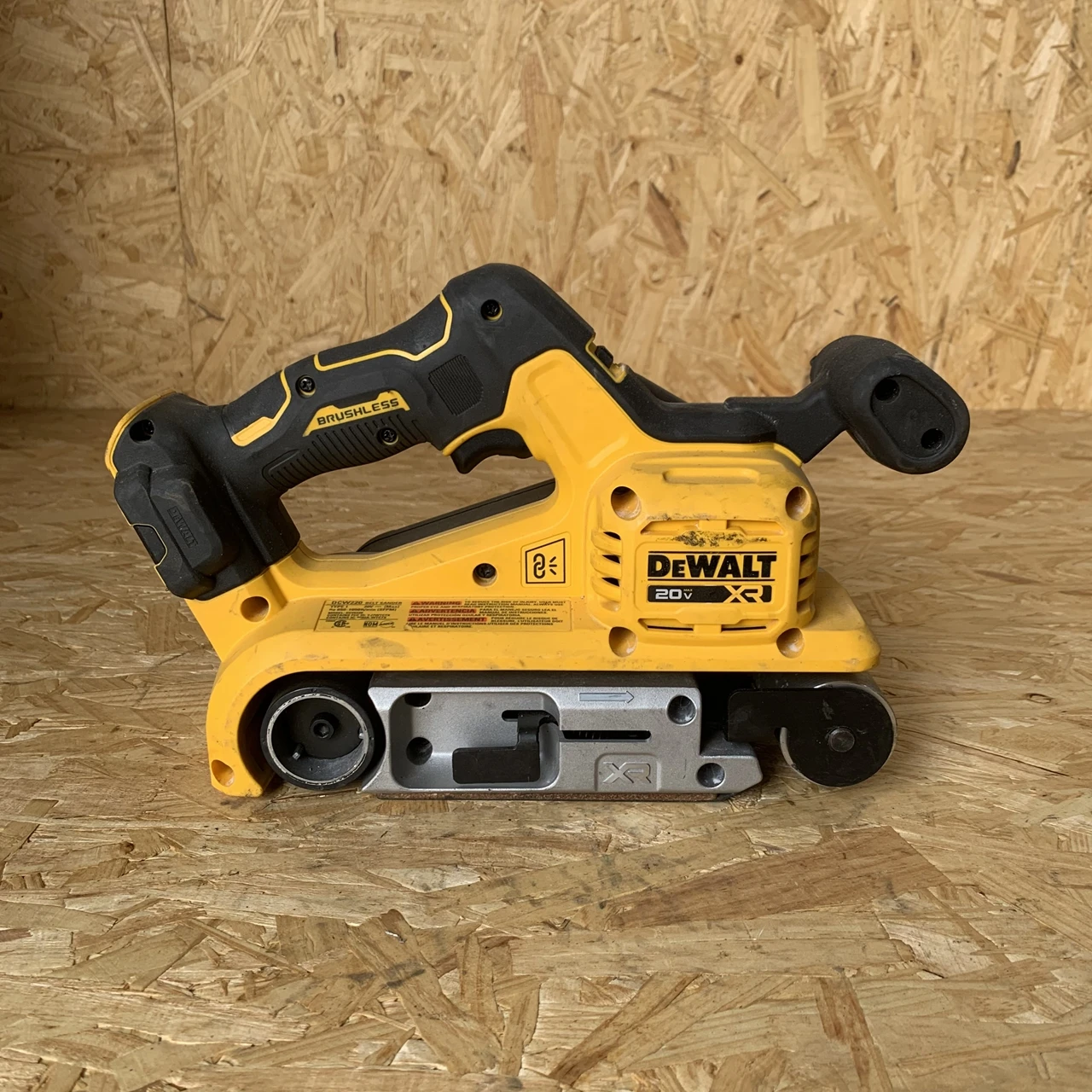 

DEWALT DCW220NT XR Ленточная шлифовальная машина 75 мм Б/у