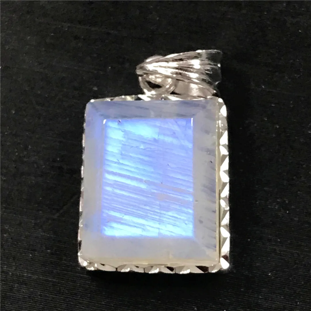 

Кулон из серебра 925 пробы с натуральным лунным камнем, 18x11x7 мм