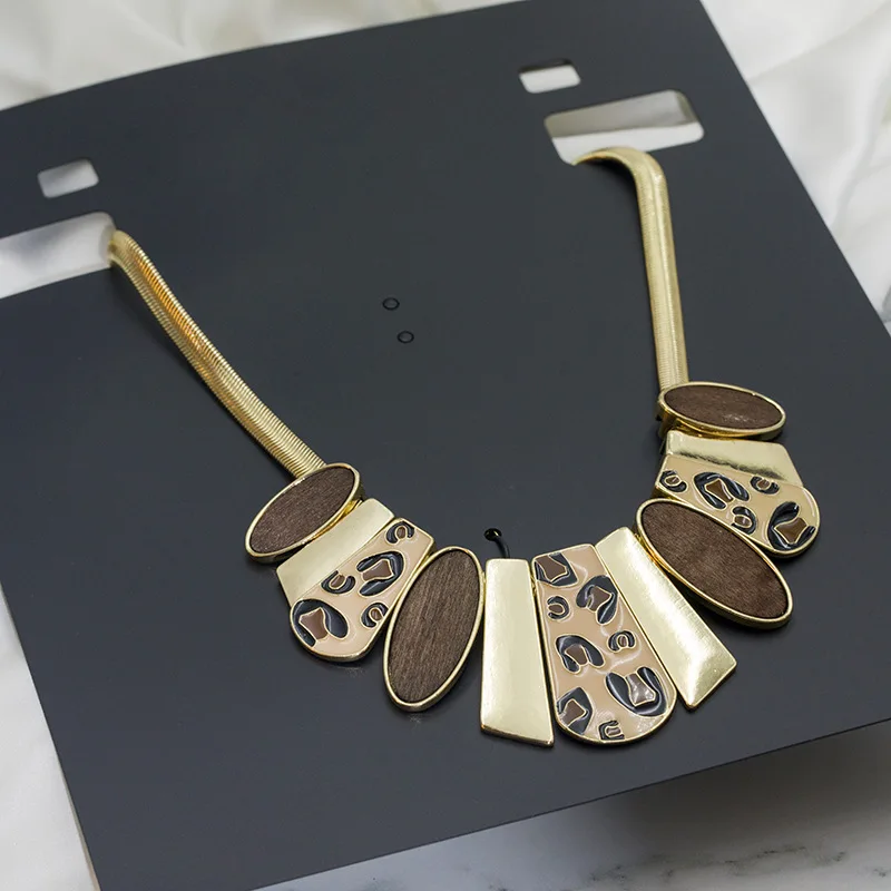 Новинка, ретро огромная яркость, стандартная трендовая металлическая подвеска в стиле хип-хоп, женское банкетное ювелирное изделие Новинка, ретро огромная яркость, стандартная трендовая металлическая подвеска в стиле хип-хоп, женское банкетное ювелирное изделие