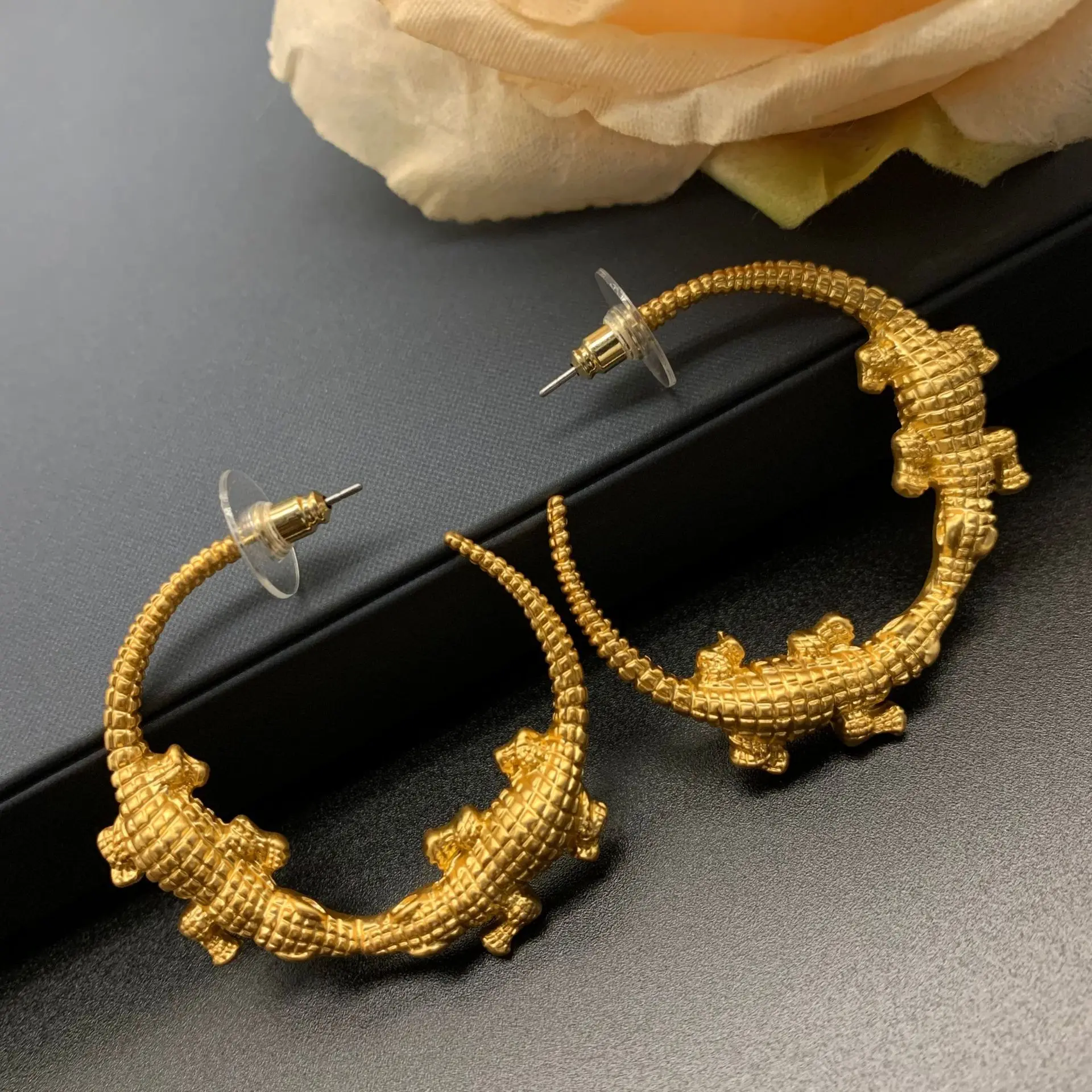 

Light luxury personality crocodile earrings for women