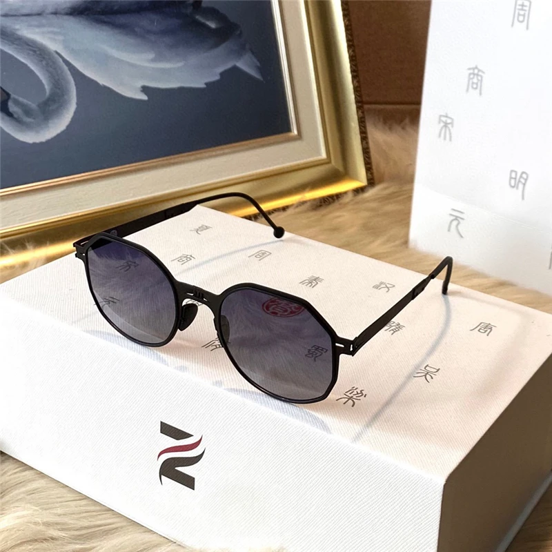 

REDEFINE YOUR VISION Qing Sunglasses Women Men Summer Special Foldable Style Anti-Ultraviolet Retro Plate Full Frame Random Box