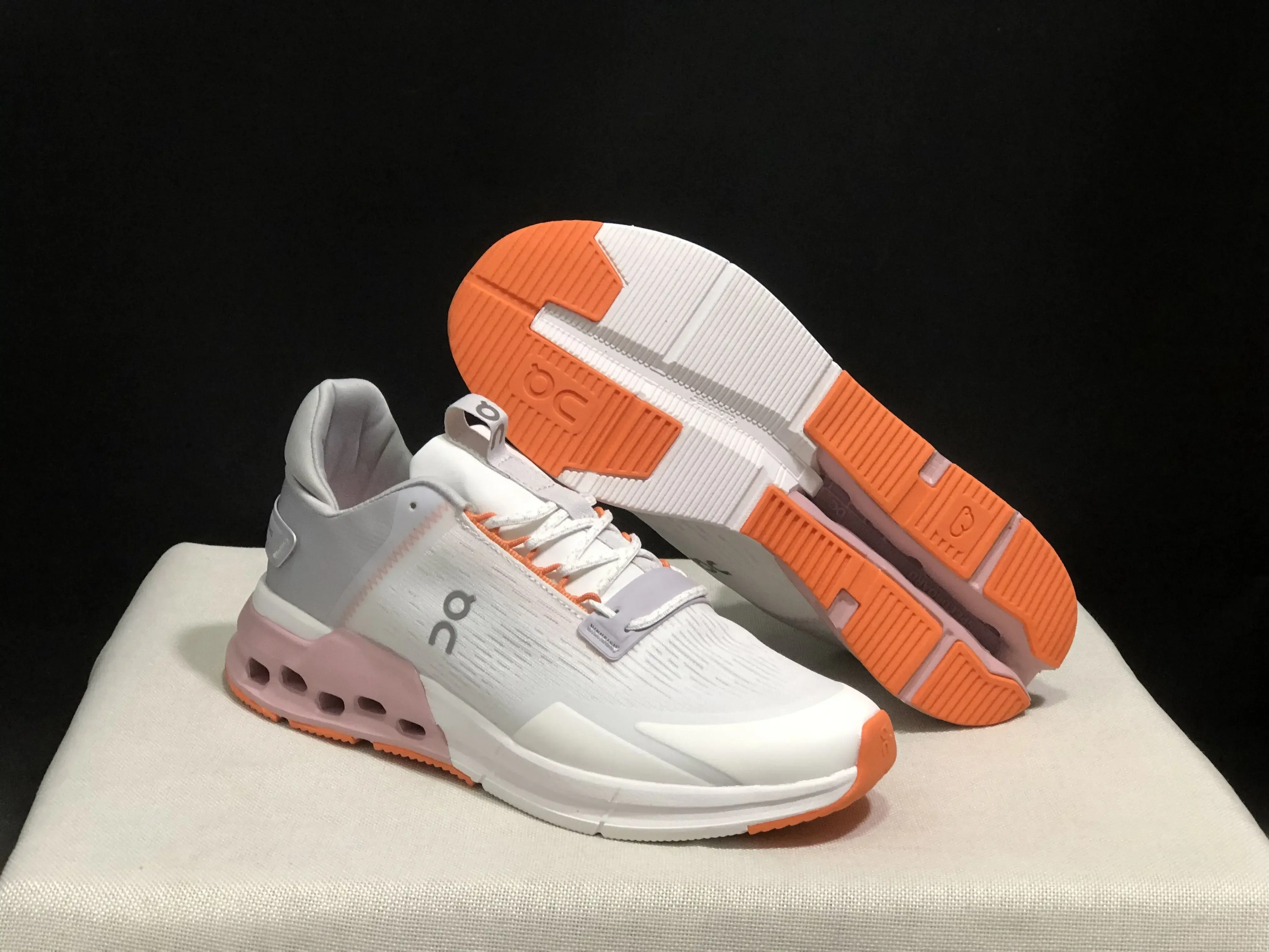 

New On Cloudnova Flux Men Women Running Shoes Classic Runners Shoes Couple Walking Lightweight Breathable Sports Casual Shoes