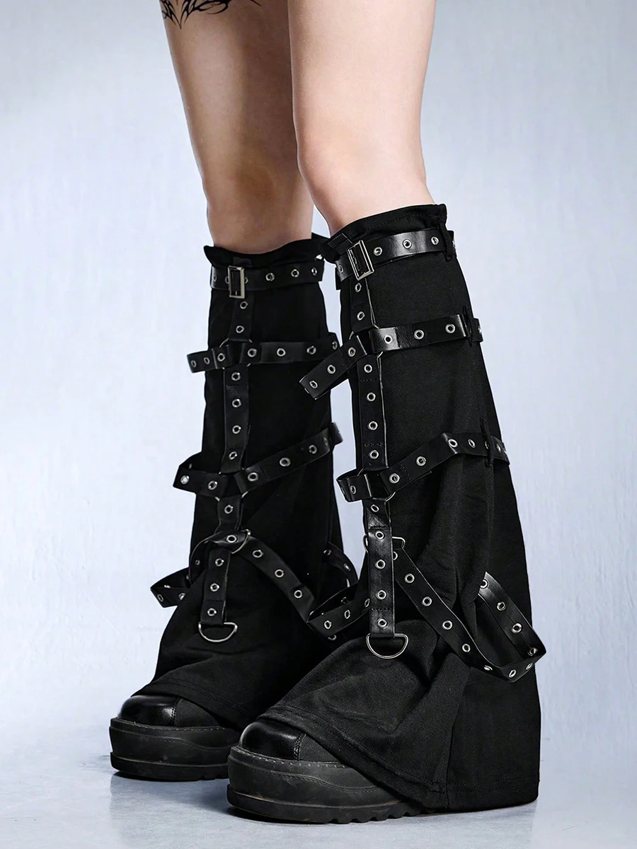 Фото IMU Edgy Garter Женские гетры из черной кожи с ремнями, длинные носки-чулки с манжетами, накладки на ботинки, гранж-панк-образ для фестиваля. №4