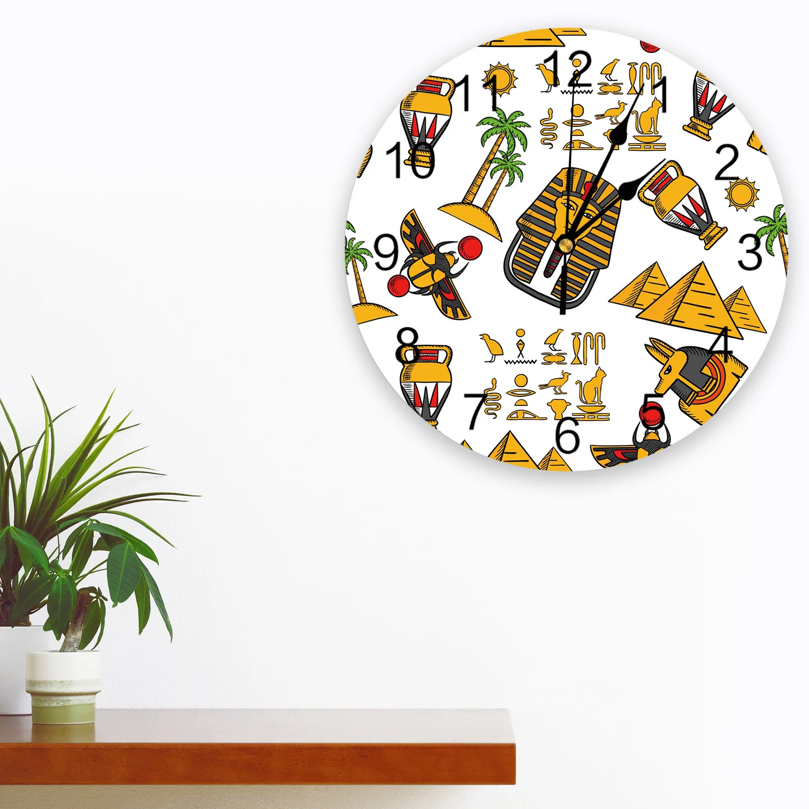 Часы настенные кварцевые в виде пирамиды с иглами |