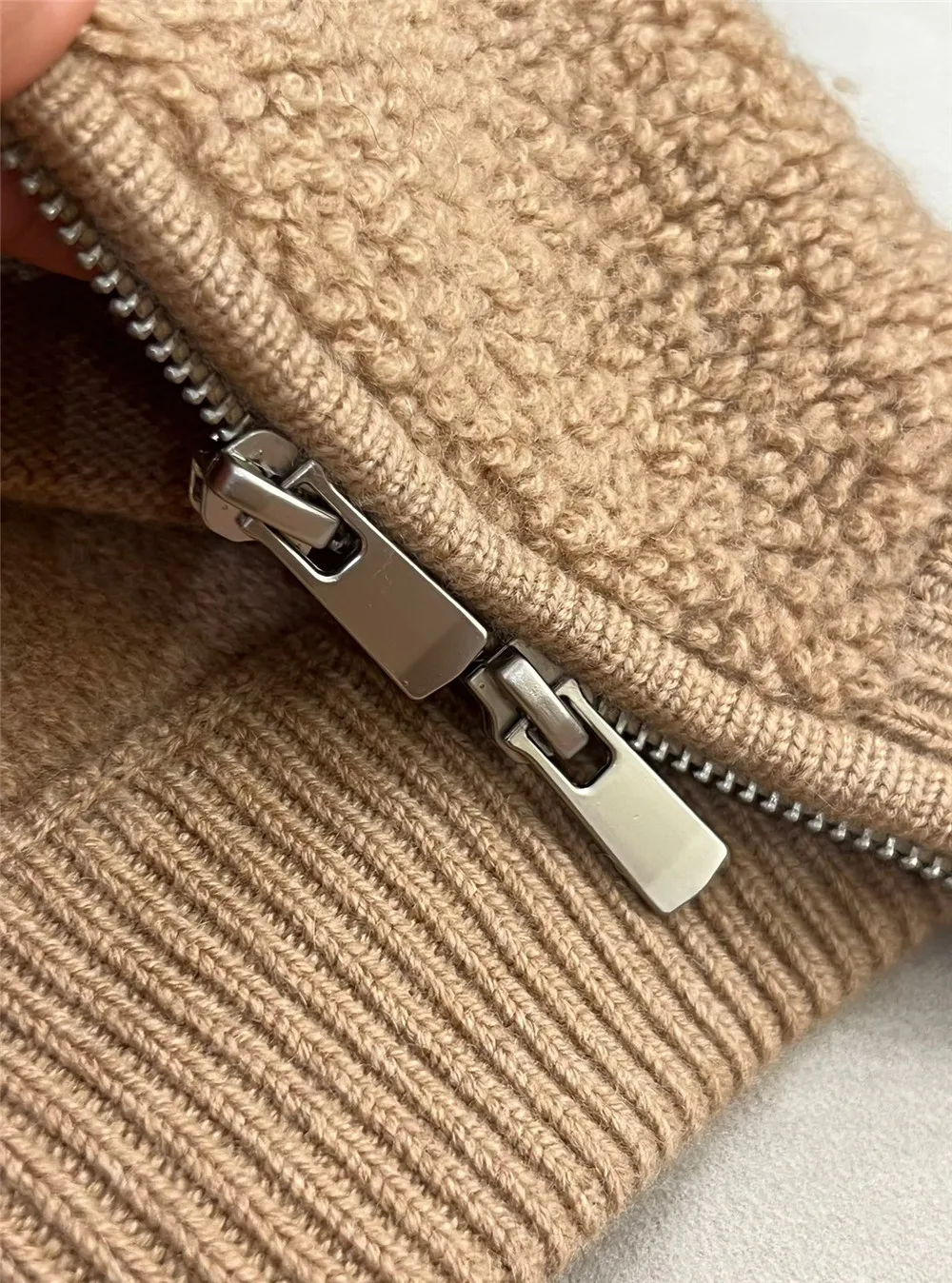 Женский одноцветный кардиган на молнии с длинным рукавом и большими лацканами