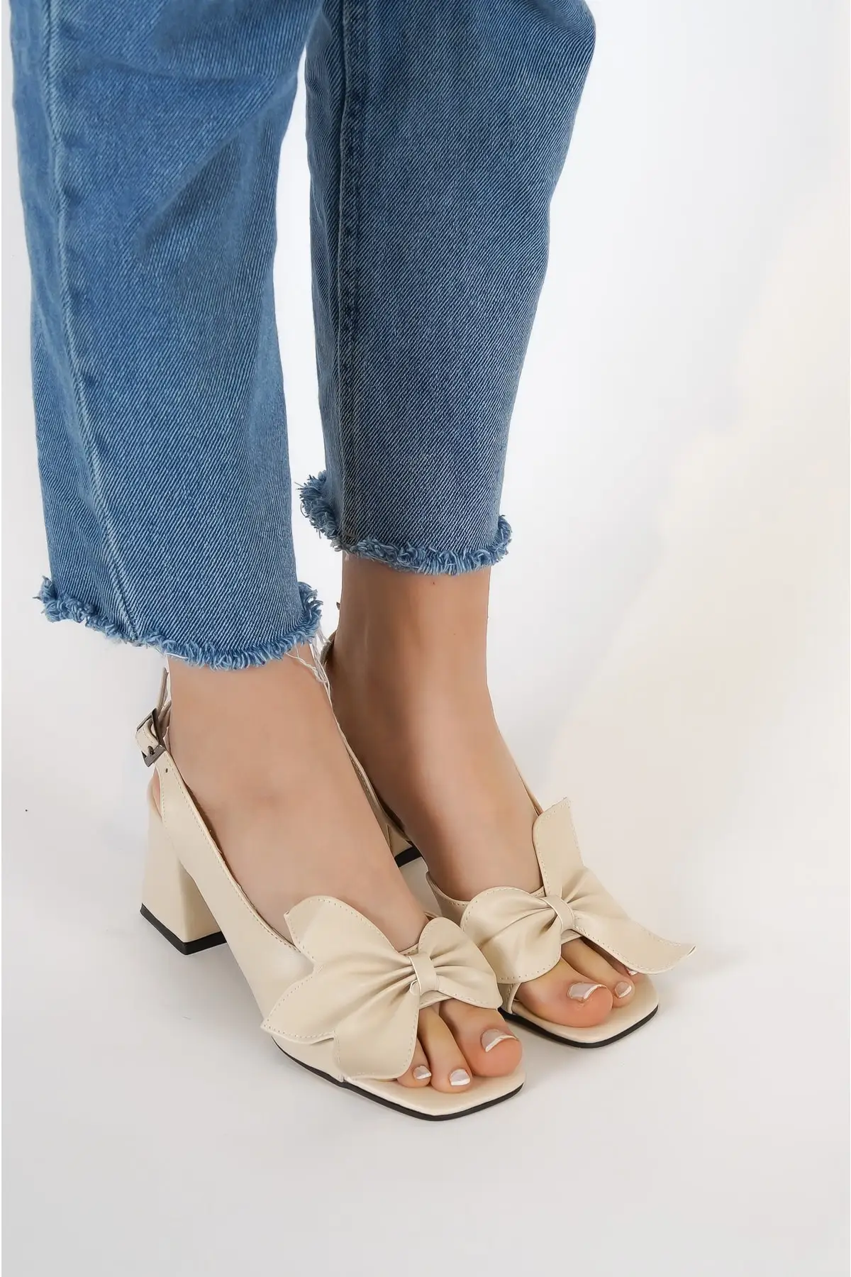 

Роскошные туфли-лодочки 2022 пикантные на толстом среднем каблуке бежевые женские туфли на плоской подошве летние женские туфли для выпускно...