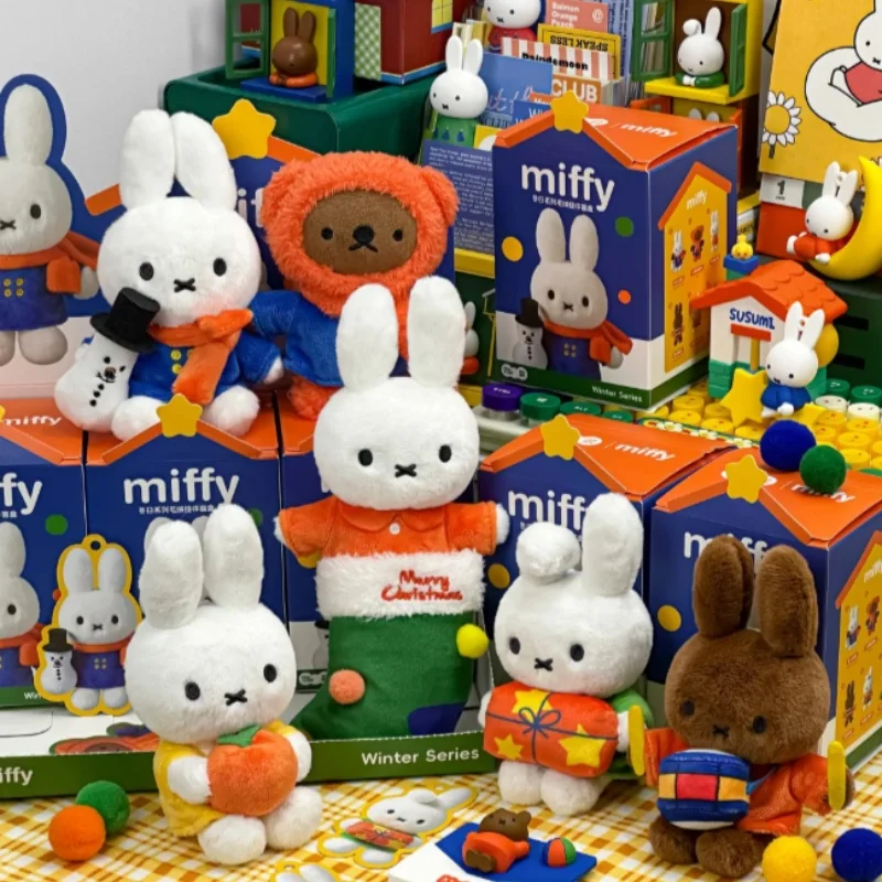 Фото В наличии 100% оригинальная зимняя коллекция Miffy, кулон, слепая коробка, фигурка, модель, настольное украшение, модные игрушки, коллекционный подарок №5