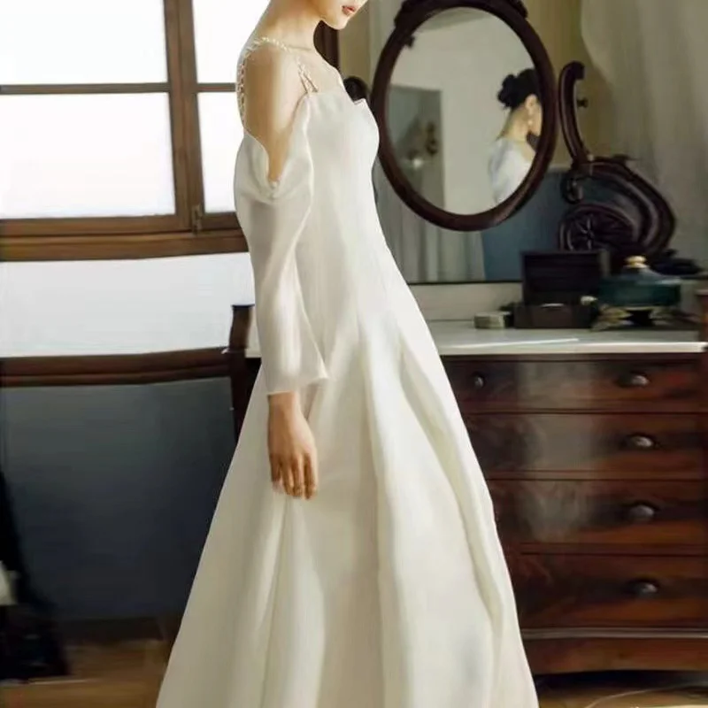 

Suspender long sleeved Satin light wedding dress bride simple white super xiansen travel photography French welcome dress