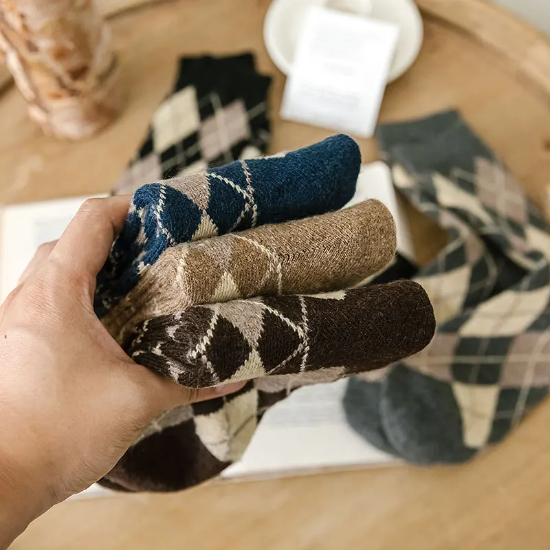 High Quality Vintage Wool Cotton Socks New Fashion Thermal Socks Women Winter Warm Thick Fluffy Breathable Geometric Girls Socks