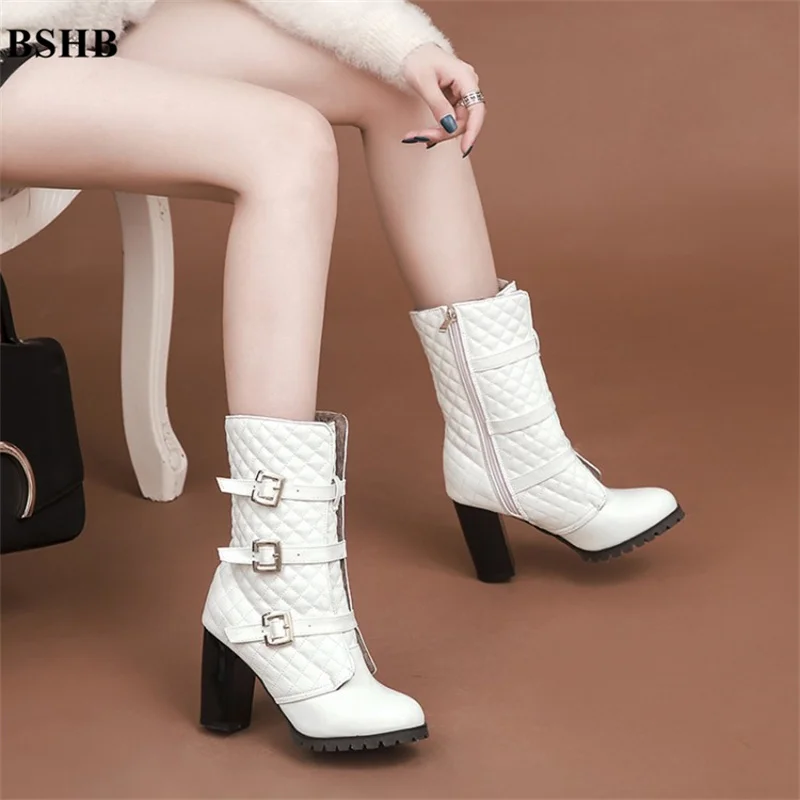 

Женские сапоги на массивном каблуке, теплые зимние короткие плюшевые ботинки с круглым носком, с ремешком и пряжкой, обувь на молнии, на высо...