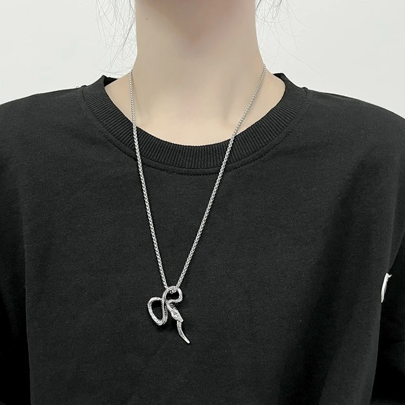 

Vintage Stainless Steel Snake Shape Necklace For Woman Geometric Animals Pendant Necklaces Sweater Chain Hip Hop Jewelry collar