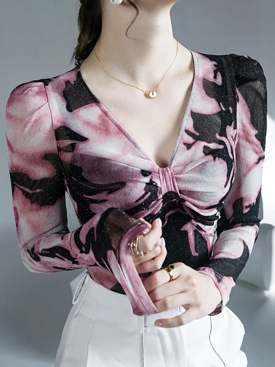 

Женская футболка с V-образным вырезом, длинным рукавом