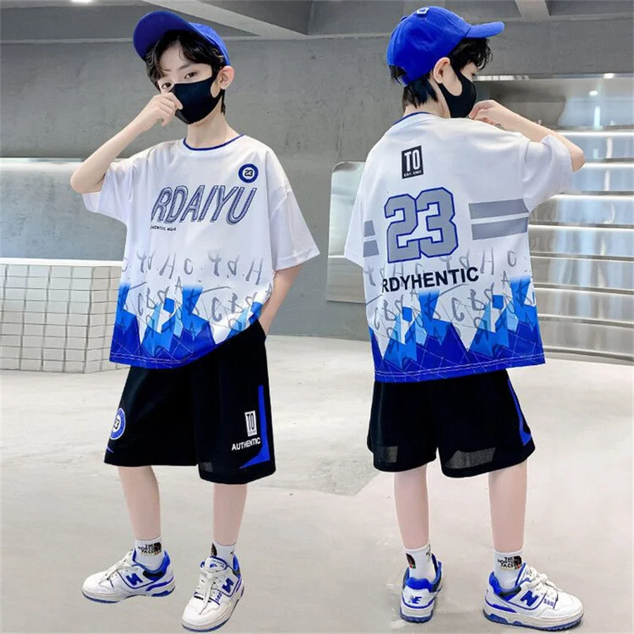 

Спортивный костюм для мальчиков, на возраст 6-12 лет