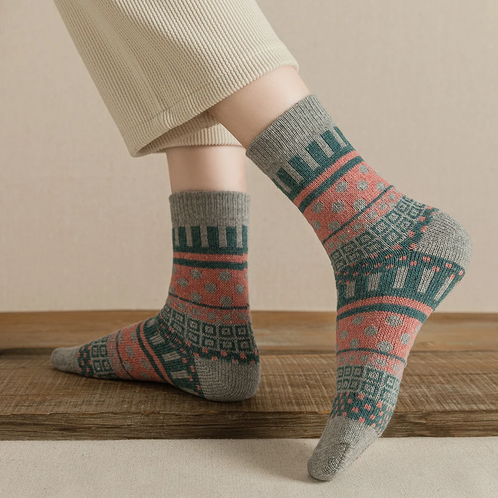 Hot New Witner Socks Women Socks Thick Warm Wool Striped Spots High Quality 5 Pairs Set Couple Models Free Size