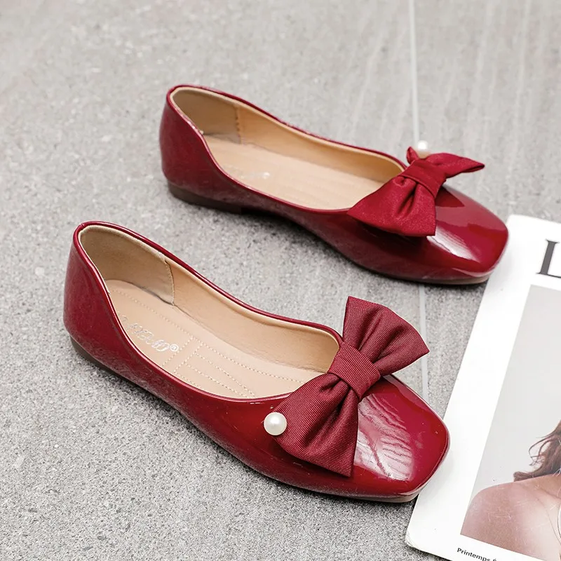 

Балетки женские из лакированной кожи, без застежки, с жемчугом