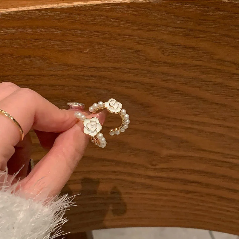 

Pearl Camellia Hoop Earrings White Flower Jewelry Women Girls Korean Fashion Ear Studs Custom Elegant Friends Gifts Accessories